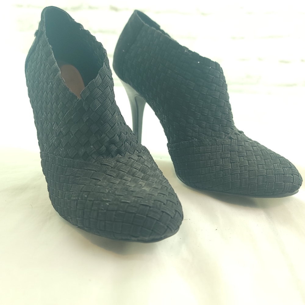 Simply Vera Vera Wang Black Woven Size 7.5 Ankle Booties